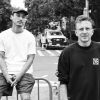 Christian Meyerholz und Christoph Erkes von KitschKrieg stehen am Washington Square in New York