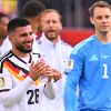 Stürmer Deniz Undav neben Torwart Manuel Neuer