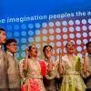 Sängerinnen und Sänger aus den Philippinen bei der Bekanntgabe des Ehrengastlands 