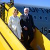 Bundespräsident Frank-Walter Steinmeier und Elke Büdenbender bei der Ankunft am Flughafen Stockholm-Arlanda