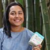 Lalita Junggee mit den ersten nachhaltigen Binden auf Mauritius