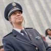 Stephanie Königs in Polizeiuniform 