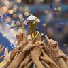 Das Ziel aller Fußballerinnen: der WM-Pokal