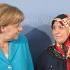Bundeskanzlerin Angela Merkel (l) und und Mevlüde Genc, die Mutter, Großmutter und Tante der Opfer des Brandanschlags von Solingen.