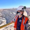 Iris Wunderlich an einer Kupfermine in Chile
