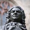Denkmal des Komponisten Johann Sebastian Bach vor der Leipziger Thomaskirche 