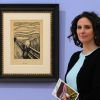 Florence Thurmes, Generaldirektorin der Kunstsammlungen Chemnitz, neben „Der Schrei“ von Edvard Munch 