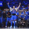 Isaiah Hartenstein feiert mit Oklahoma City Thunder den Titel. 