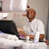     Claude Tshibango Lukusa im Cottbuser Herzzentrum bei einer Ultraschalluntersuchung 