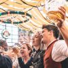 Oktoberfest: eine riesige Party  