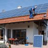 Montage Photovoltaik-Anlage auf einem Einfamilienhaus