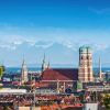 Frauenkirche mit Alpenpanorama 