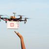Drohnen können Medikamente bis zur Haustür liefern.