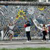 Buntes Deutschland: Graffito auf einem Reststück der Berliner Mauer