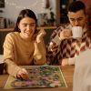 Brettspiele bringen Freunde und Fremde zusammen. 