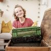 Ankathrin Förster mit der Wurmkiste 