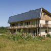 Dieses Haus besteht unter anderem aus Stroh.