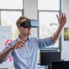 Auch mit VR-Brille kann man unterrichten und studieren.
