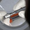 Medizintechnik: Eine Rückgrat-Schraube aus Tuttlingen