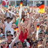 Fußball-WM 2018: Fanmeile am Brandenburger Tor in Berlin.