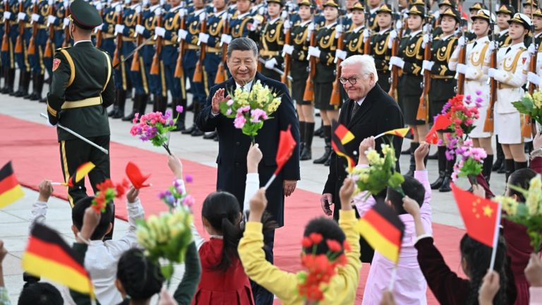Chinas Staatschef Xi Jinping empfängt Bundespräsident Steinmeier mit militärischen Ehren