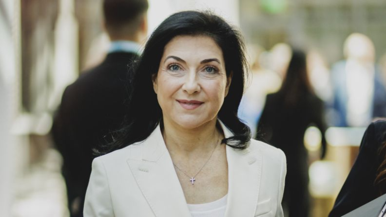 Portraitfoto Katharina Reiche