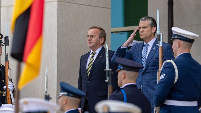 Verteidigungsminister Pistorius und sein US-amerikanischer Amtskollege Hegseth beim Empfang im Pentagon