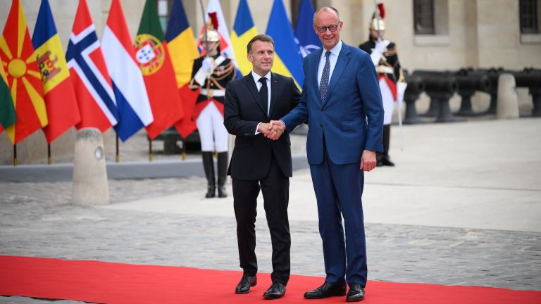 Friedrich Merz (r.) und Emmanuel Macron