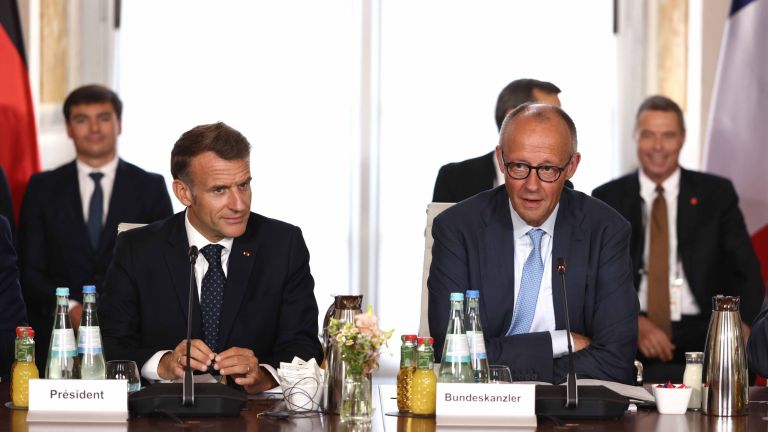 Friedrich Merz (r.) und Emmanuel Macron 