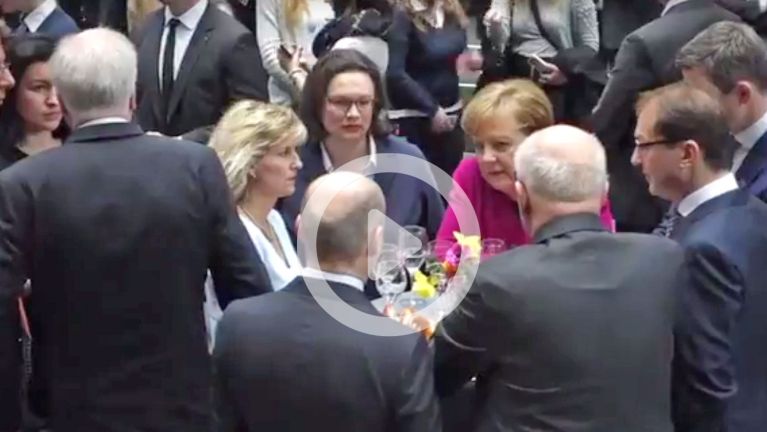 Angela Merkel im Gespräch