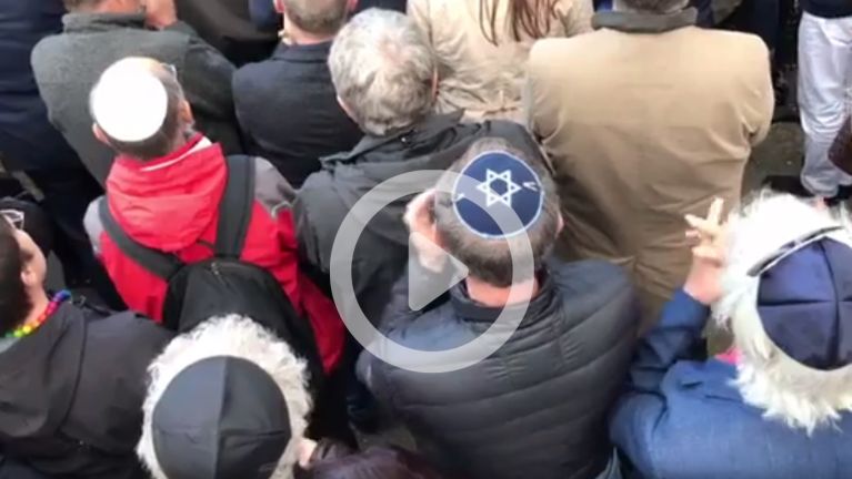Religionsfreiheit: Aus Solidarität und als Zeichen gegen Antisemitismus tragen viele Deutsche eine Kippa