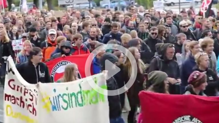 Demonstration gegen Rassismus in Rostock
