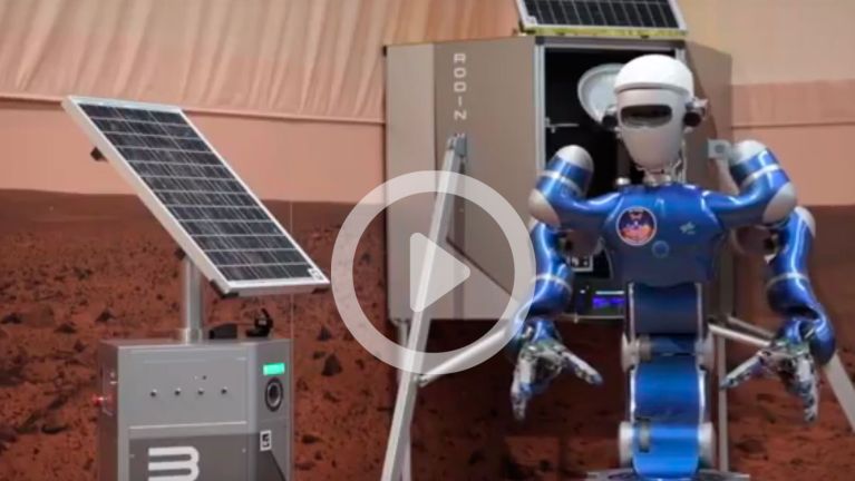 Justin empfängt Befehle aus dem All